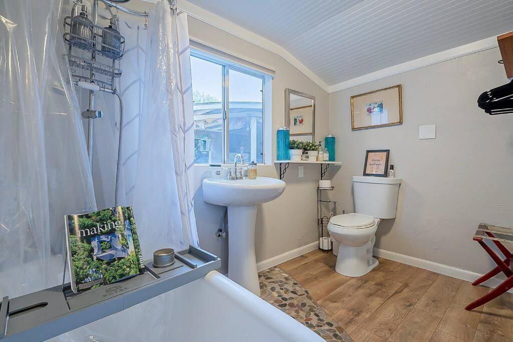 Cute Peaceful Tiny House Getaway W Backyard - Low Summer Rates! Tucson Eksteriør bilde