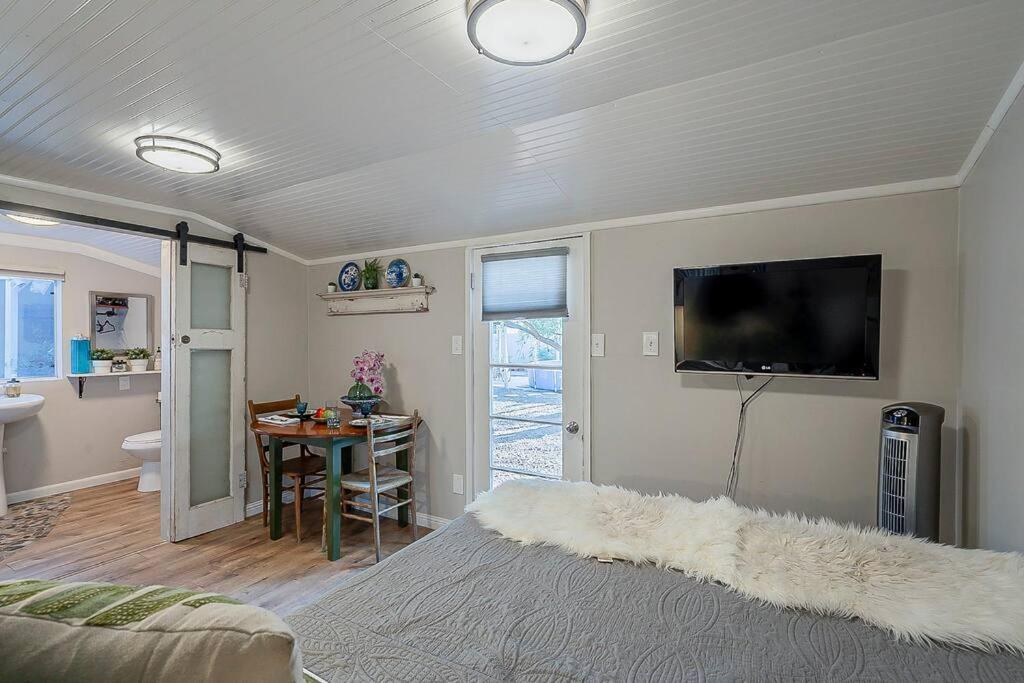 Cute Peaceful Tiny House Getaway W Backyard - Low Summer Rates! Tucson Eksteriør bilde